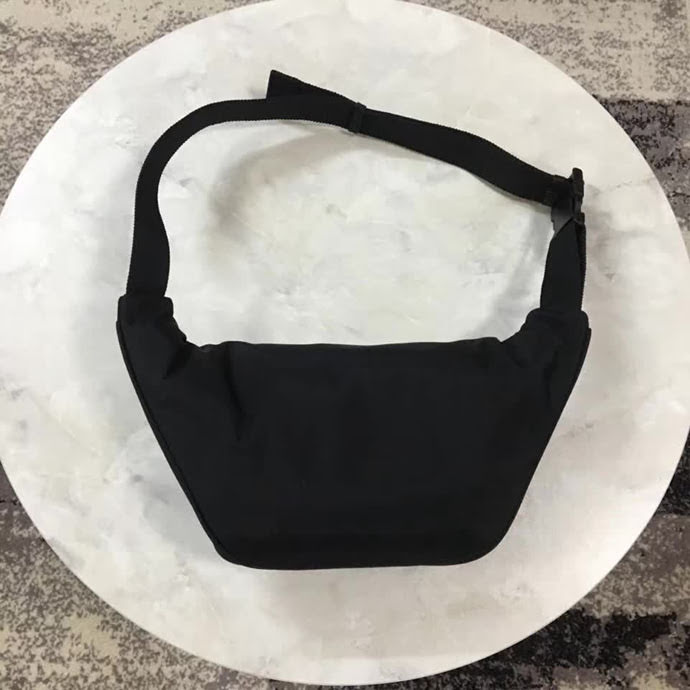 BALENCIAG巴黎世家 新品 簡約兩用包 可做胸包或者腰包 防水面料 簡單輕便  BL1655